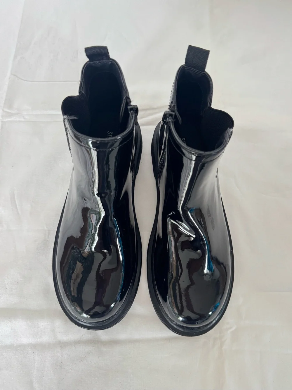 Steve Madden Glossy Black Chelsea Rain Boots Size 4